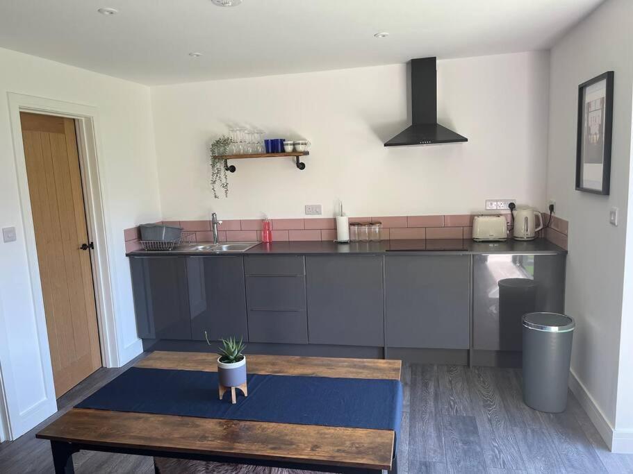 The Hideaway With Own Private Sunny Garden Lejlighed Bournemouth Eksteriør billede