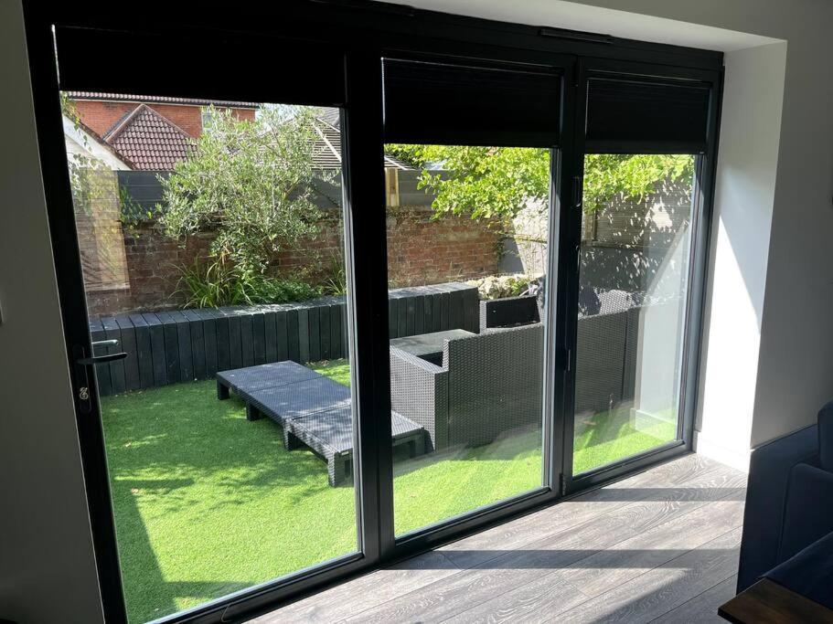 The Hideaway With Own Private Sunny Garden Lejlighed Bournemouth Eksteriør billede
